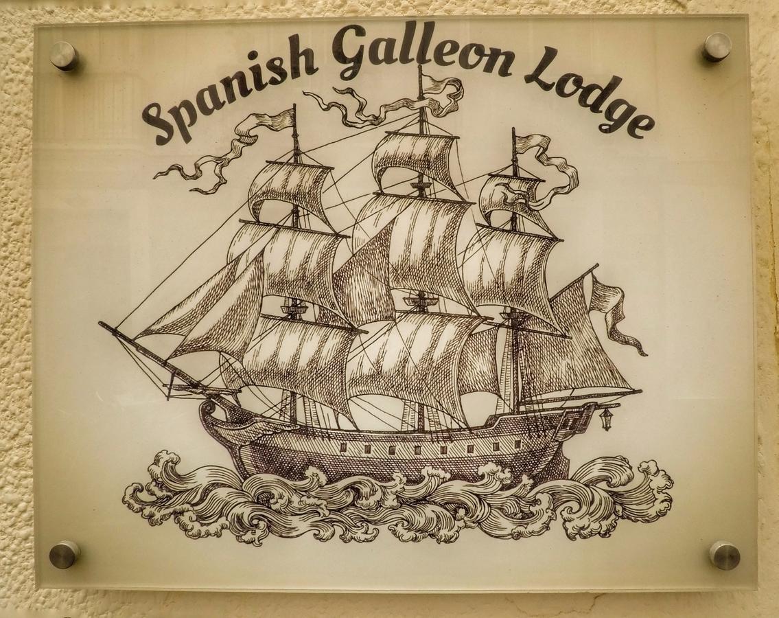 Spanish Galleon Lodge Cadiz Bagian luar foto